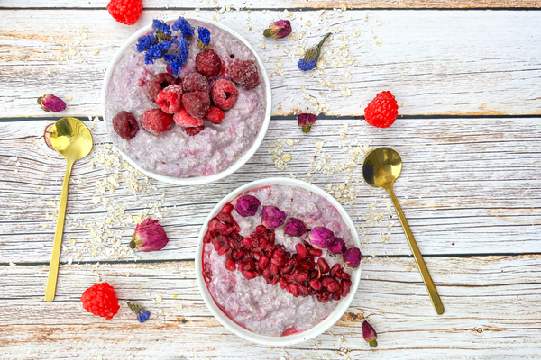Hormone-Balancing Overnight Raspberry Açaà Oats (Easy Perimenopause Breakfast Recipe)